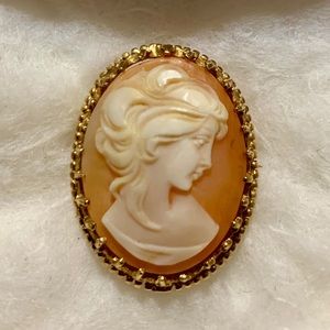 COPY - Cameo brooch/pin - can convert to necklace…